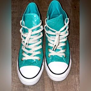 Converse Size 8 Womens